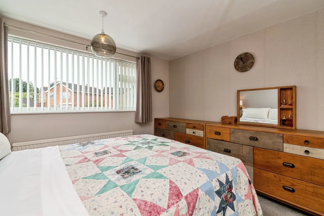 Newlands Drive, NOTTINGHAM, Nottinghamshire, NG4, photo 11
