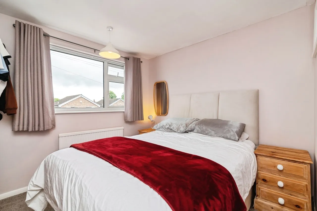 Newlands Drive, NOTTINGHAM, Nottinghamshire, NG4, photo 12