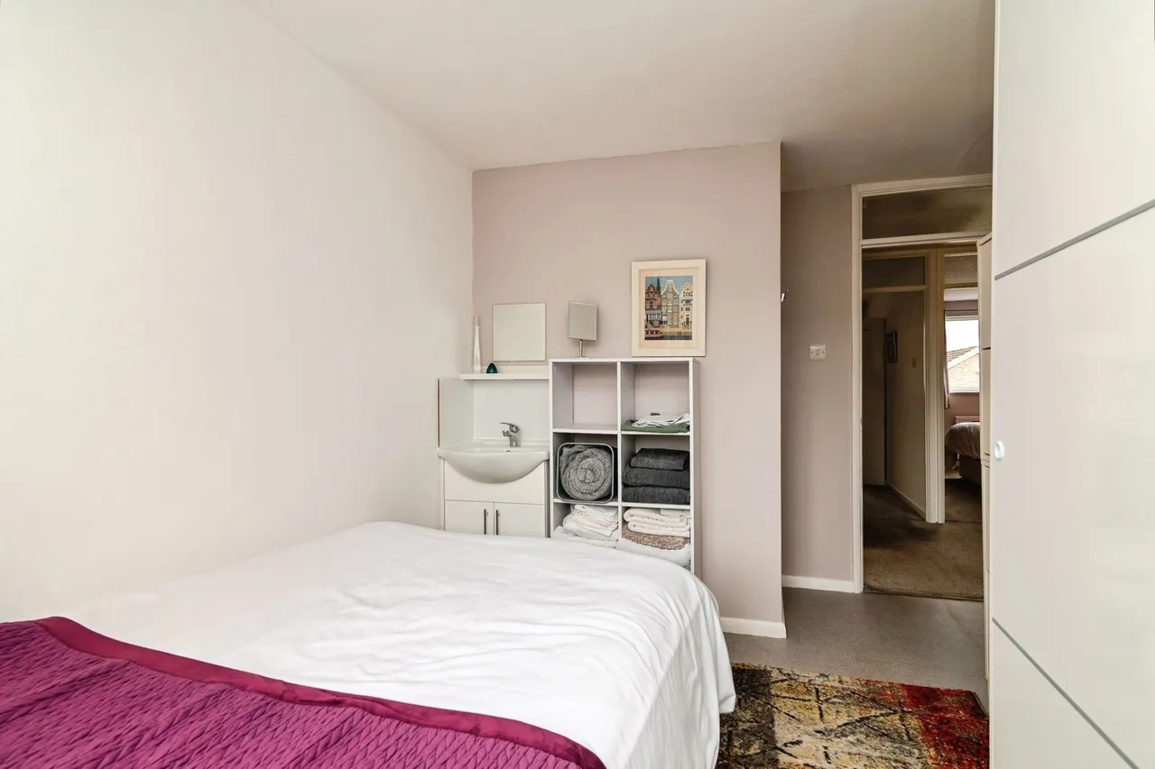 Newlands Drive, NOTTINGHAM, Nottinghamshire, NG4, photo 14