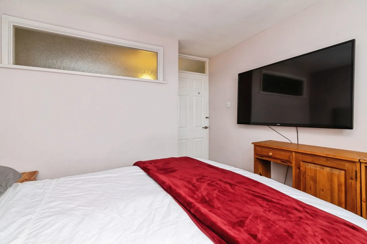 Newlands Drive, NOTTINGHAM, Nottinghamshire, NG4, photo 13