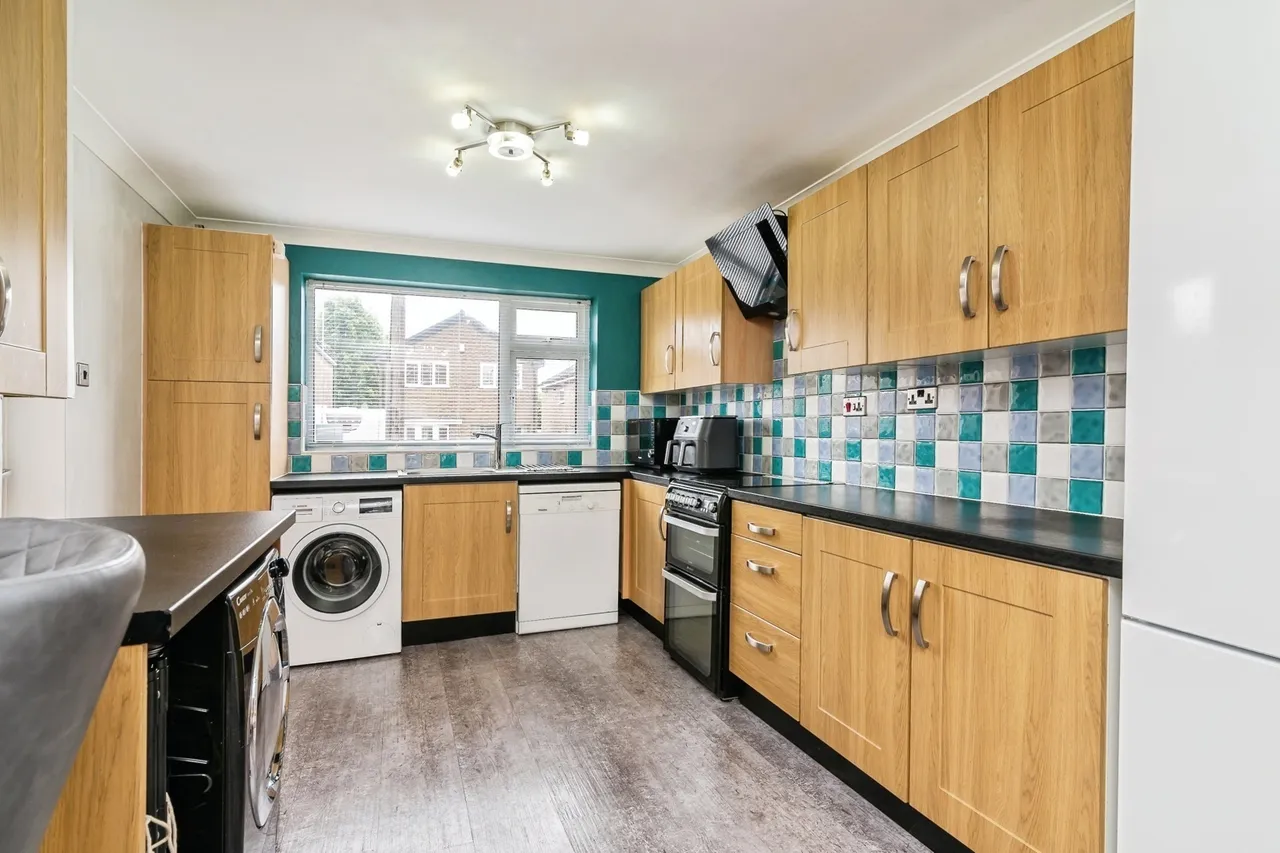 Newlands Drive, NOTTINGHAM, Nottinghamshire, NG4, photo 4