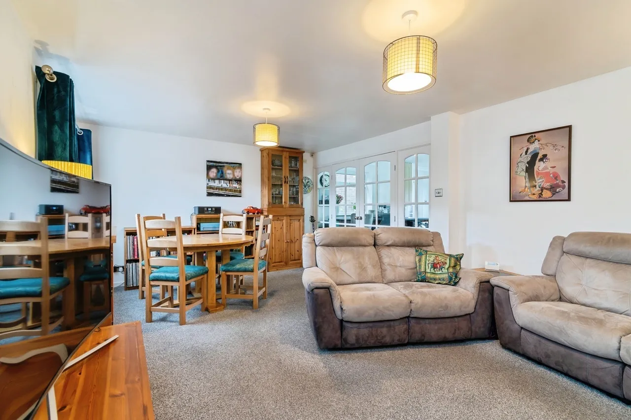 Newlands Drive, NOTTINGHAM, Nottinghamshire, NG4, photo 6
