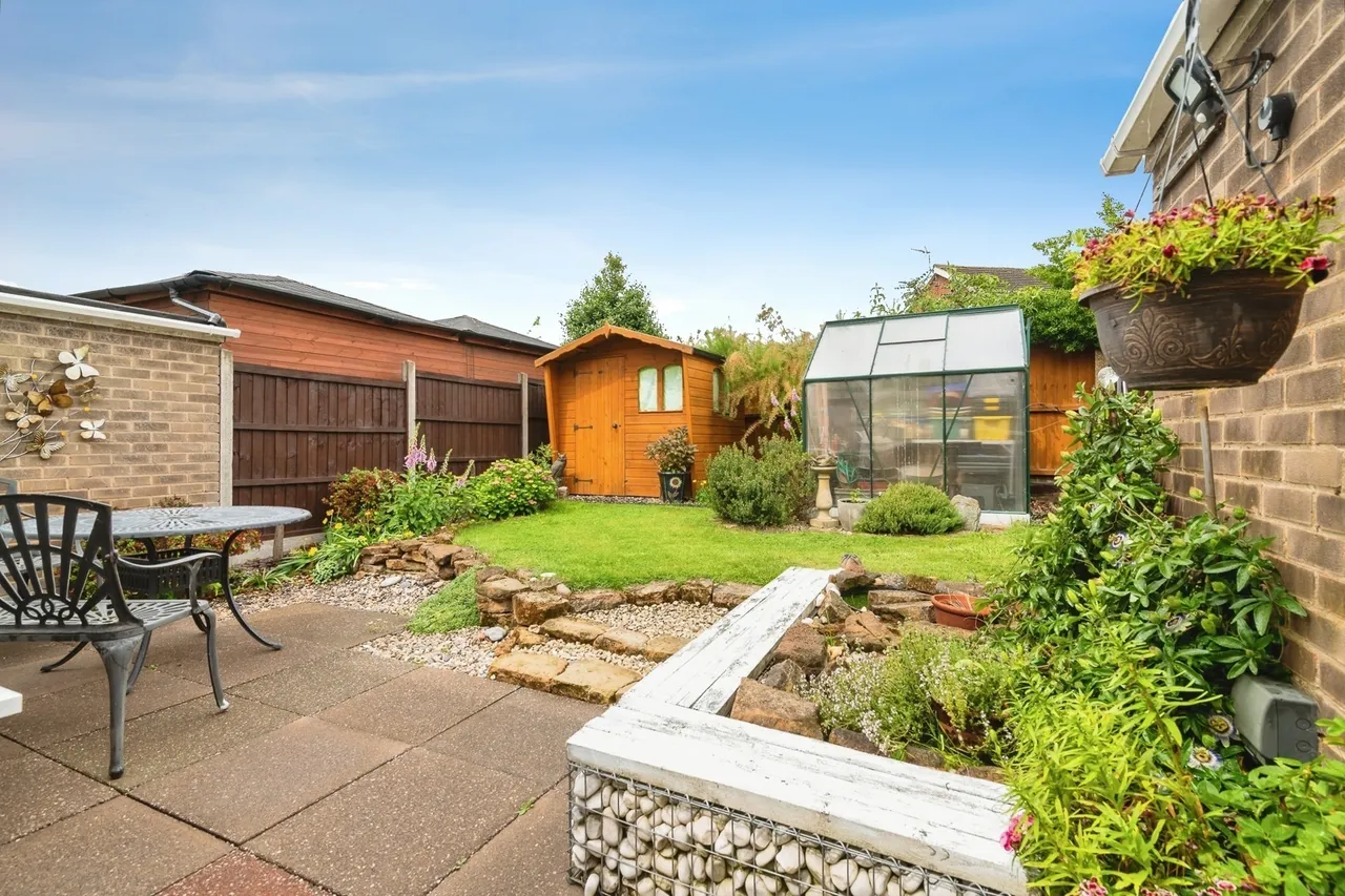 Newlands Drive, NOTTINGHAM, Nottinghamshire, NG4, photo 21