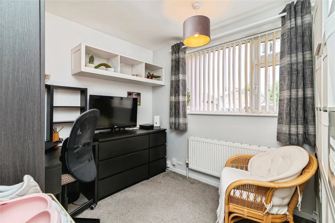 Newlands Drive, NOTTINGHAM, Nottinghamshire, NG4, photo 16