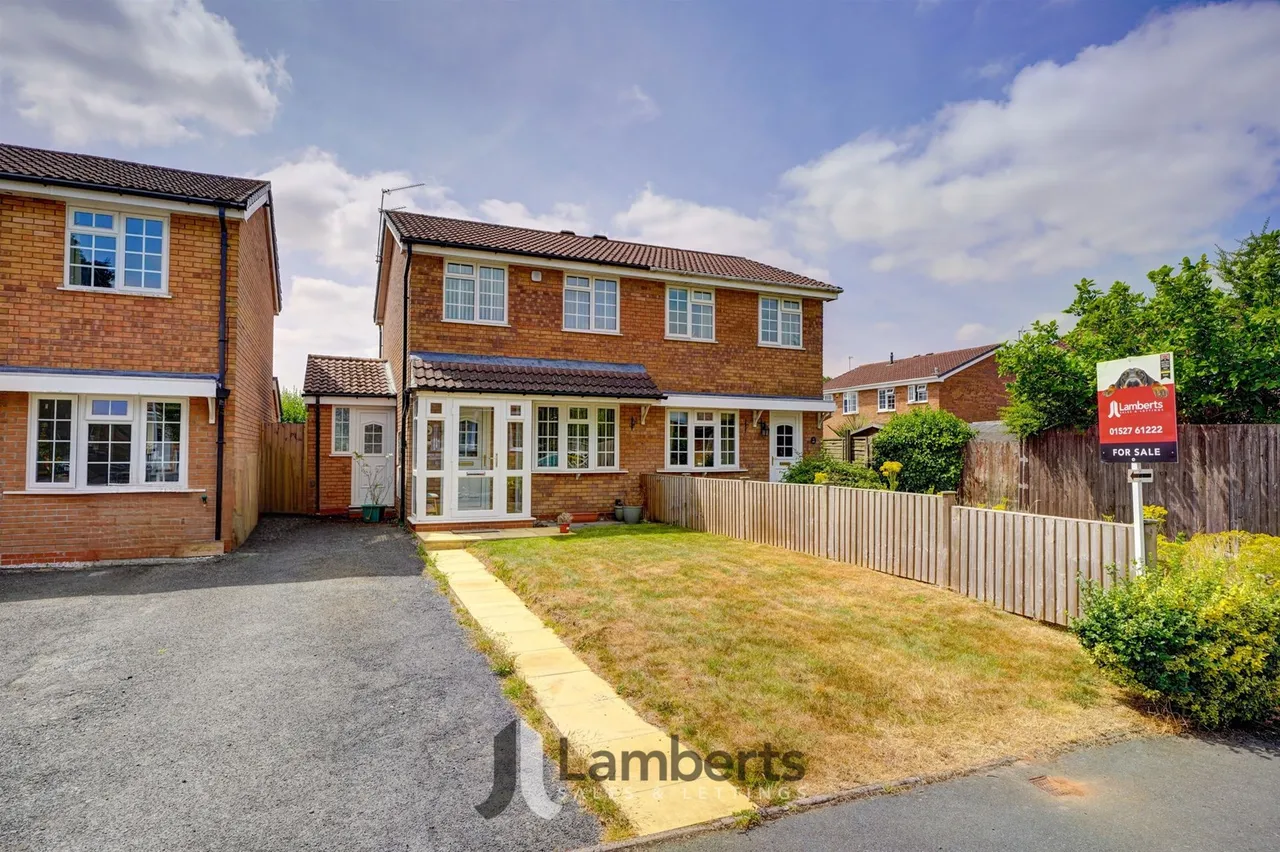 2 bed house for sale — 43 Michaelwood Close, Redditch