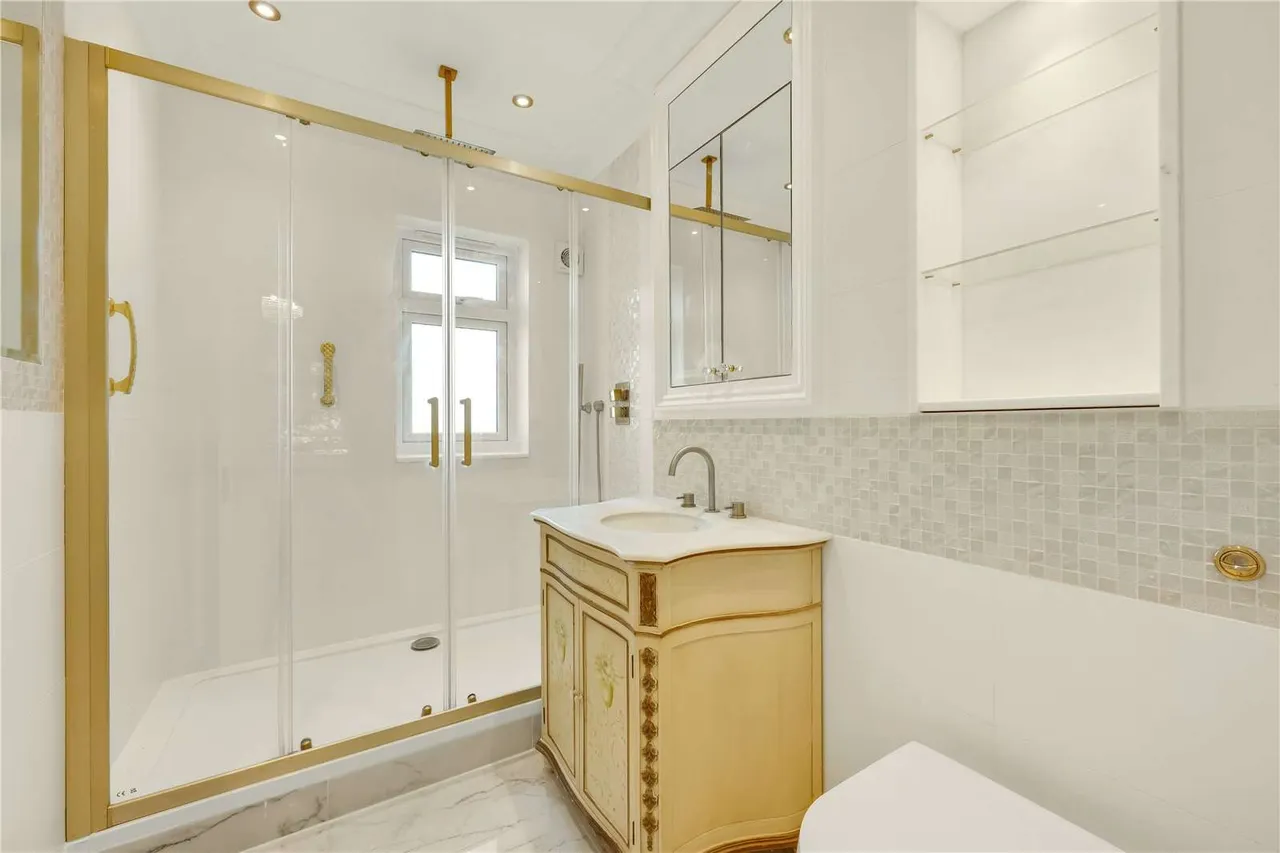 Eyhurst Park, Outwood Lane, Kingswood, Tadworth, KT20 6JR, photo 9