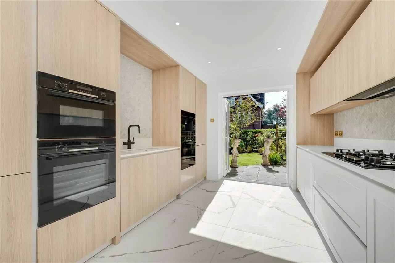 Eyhurst Park, Outwood Lane, Kingswood, Tadworth, KT20 6JR, photo 4