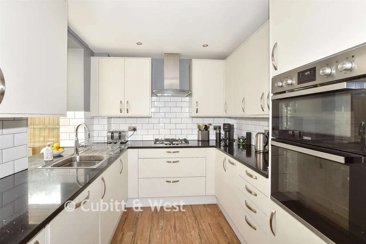 Wantley Hill Estate, Henfield, BN5, photo 6