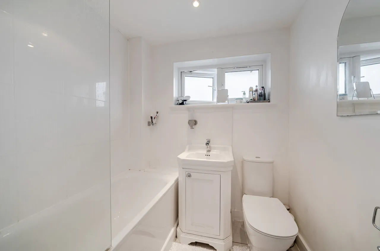 Tilney Close, Alton, GU34, photo 6
