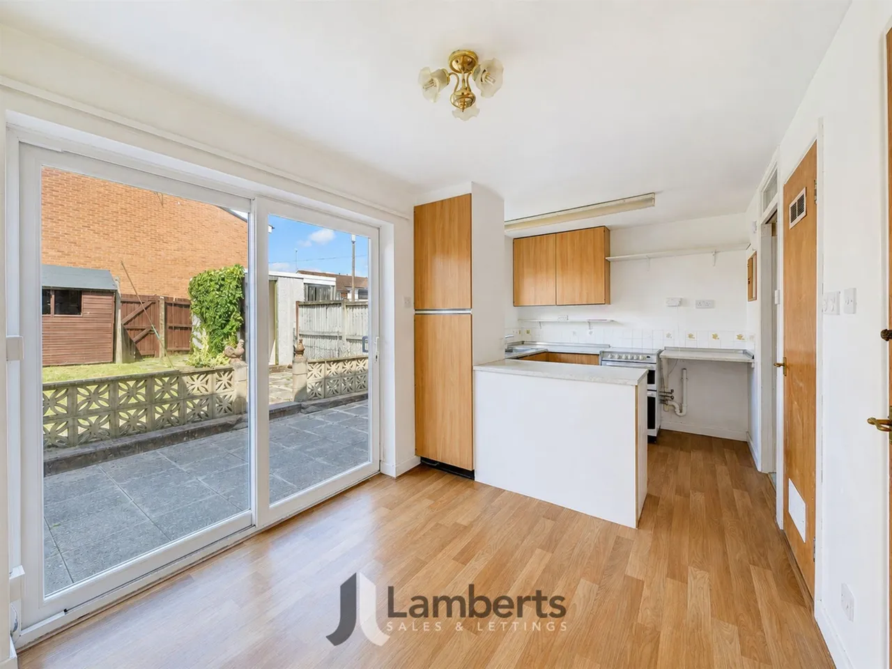 67 Eldorado Close, Studley, photo 5