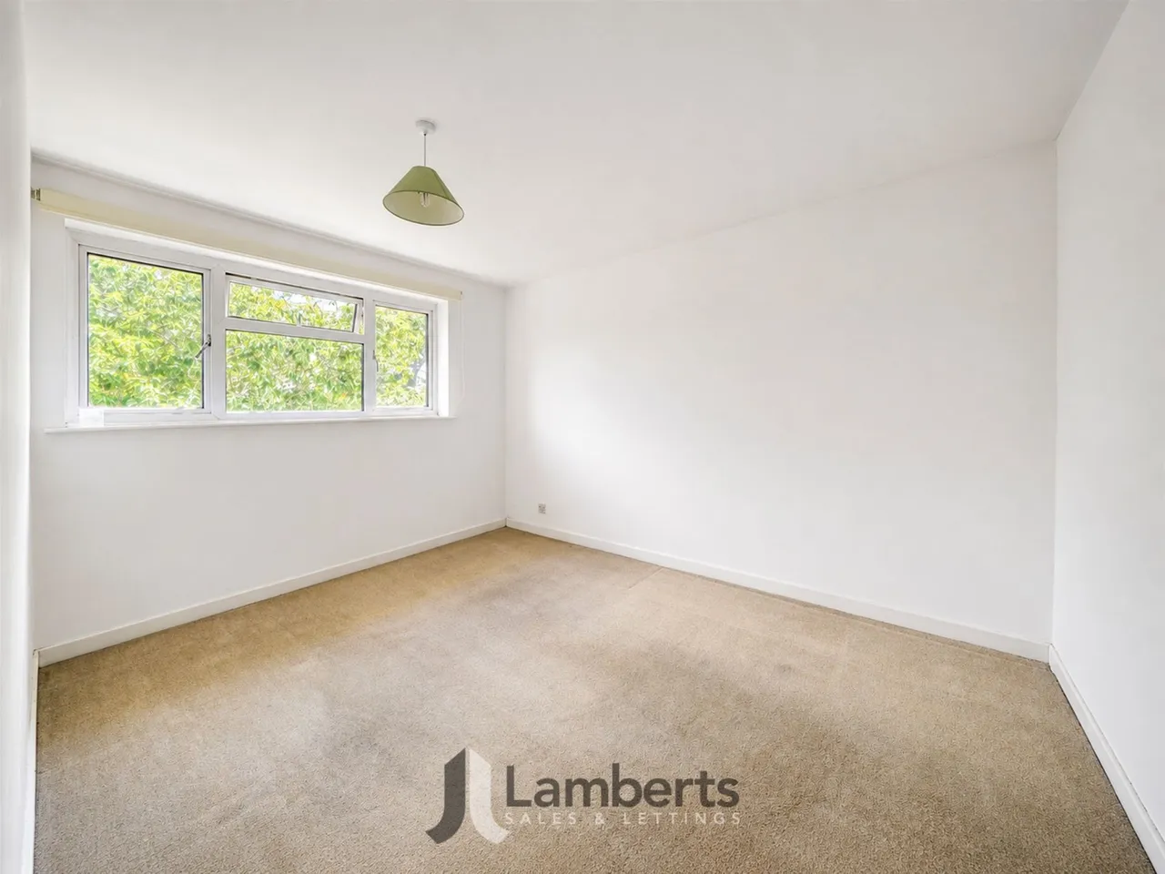 67 Eldorado Close, Studley, photo 9