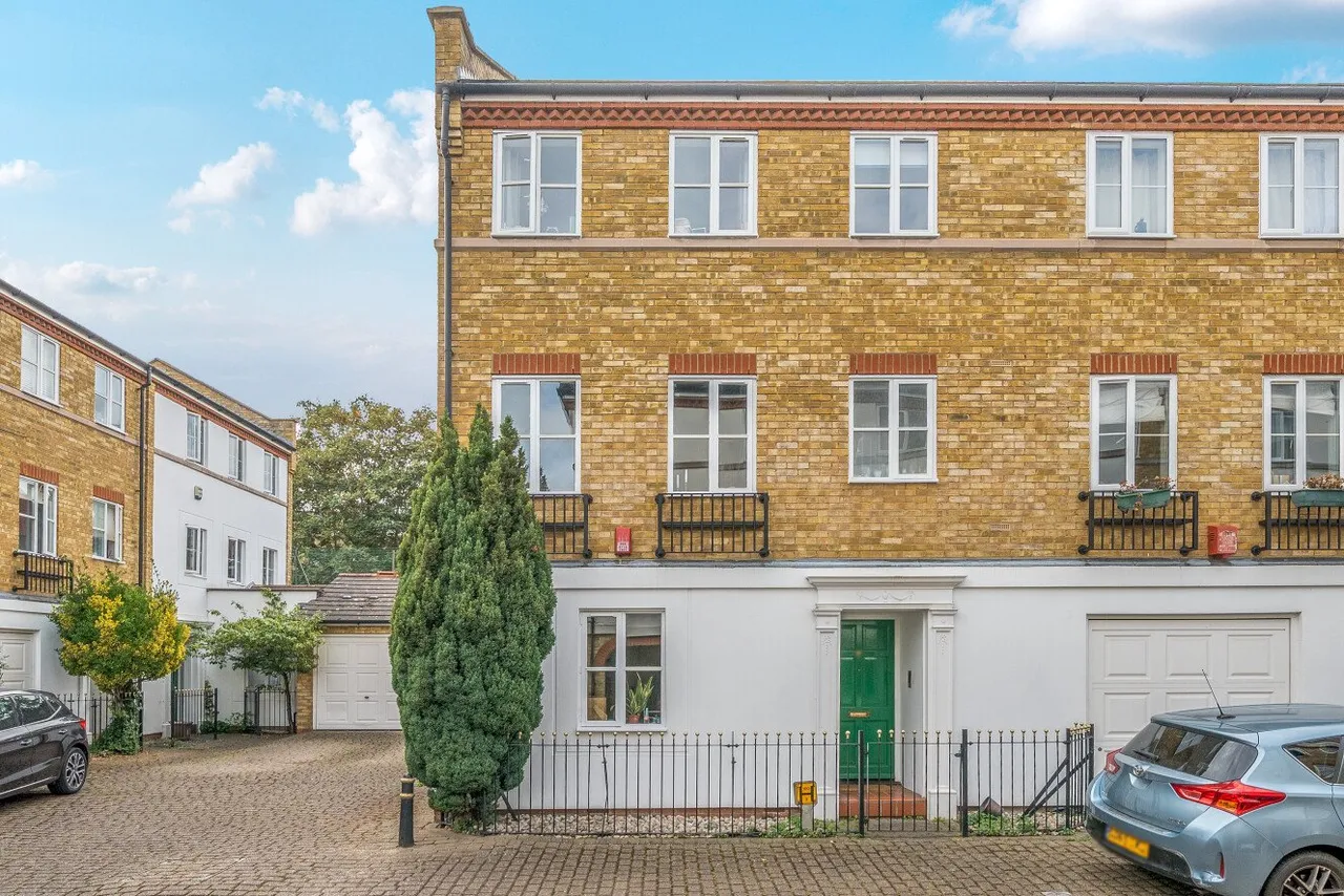 4 bed house for sale — Vestry Mews, Camberwell, London, SE5