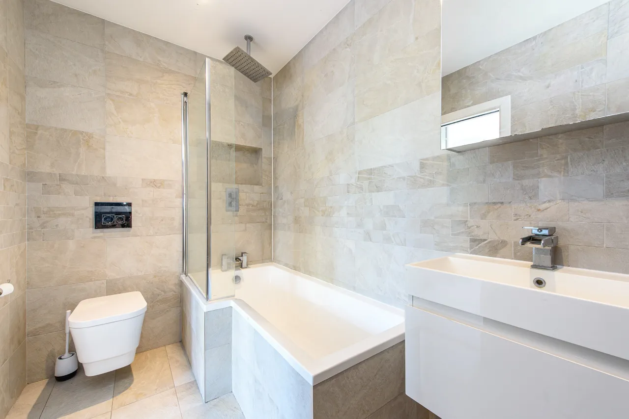 5 Hylmary Court, Woodstock Road, London, photo 7