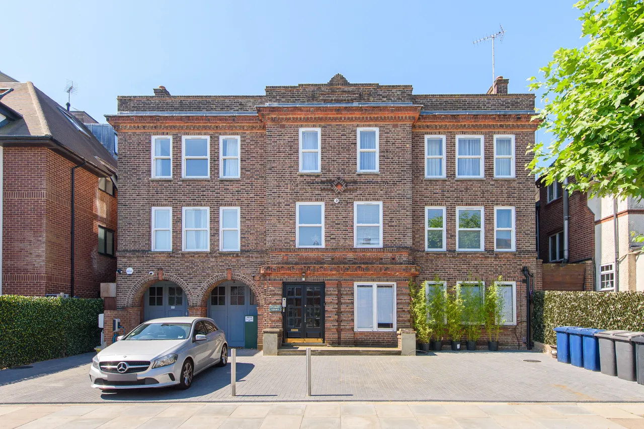 2 bed flat to rent — 5 Hylmary Court, Woodstock Road, London
