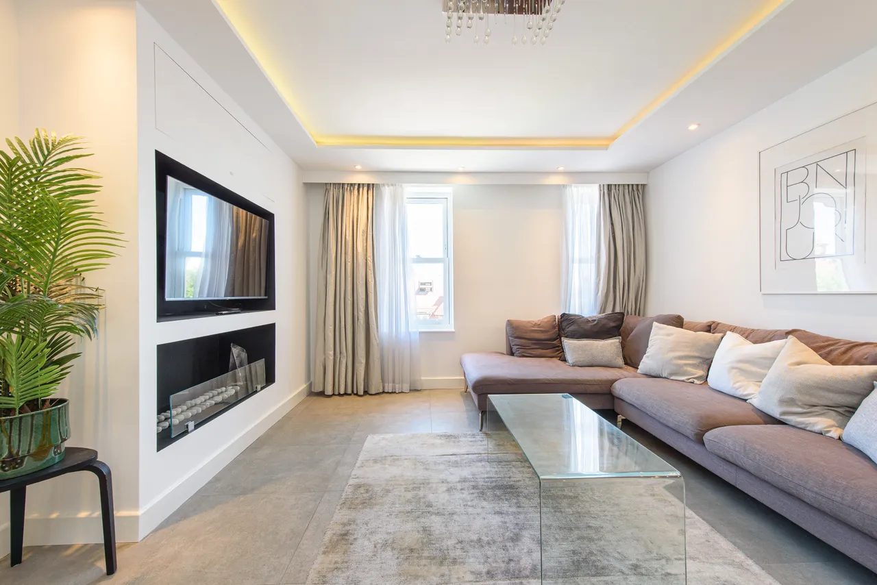 5 Hylmary Court, Woodstock Road, London, photo 8