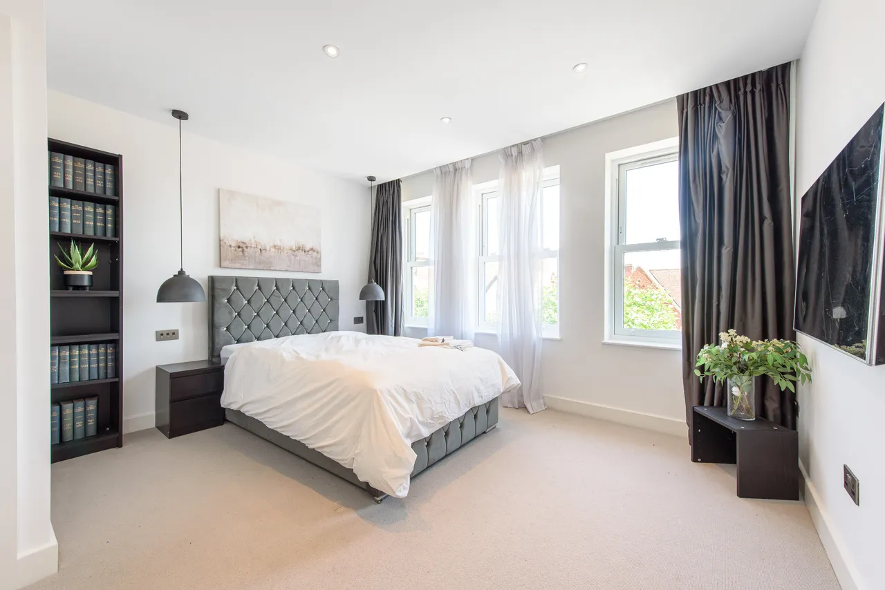 5 Hylmary Court, Woodstock Road, London, photo 4