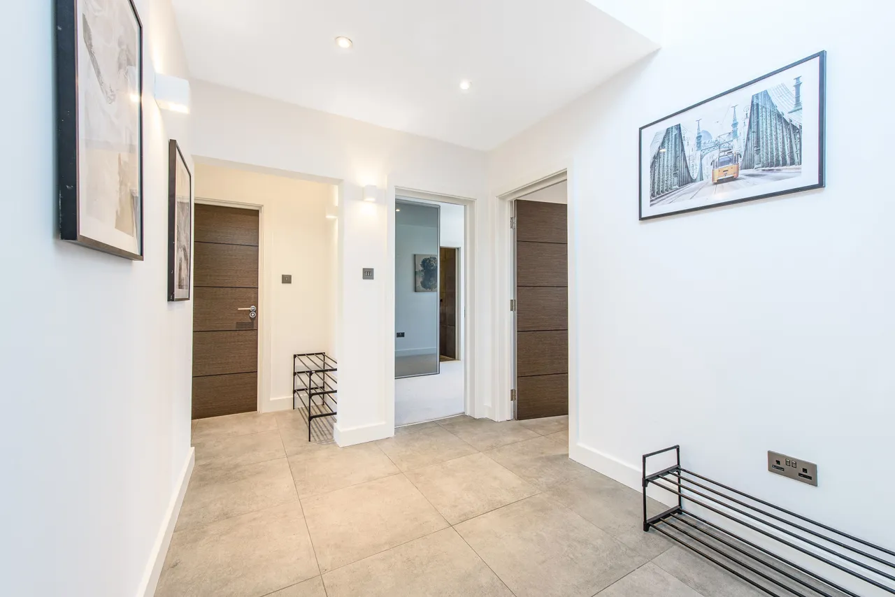 5 Hylmary Court, Woodstock Road, London, photo 6
