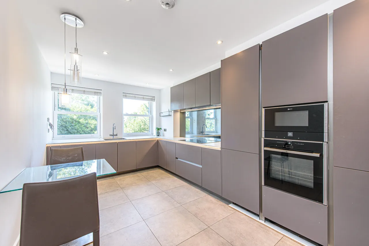 5 Hylmary Court, Woodstock Road, London, photo 5