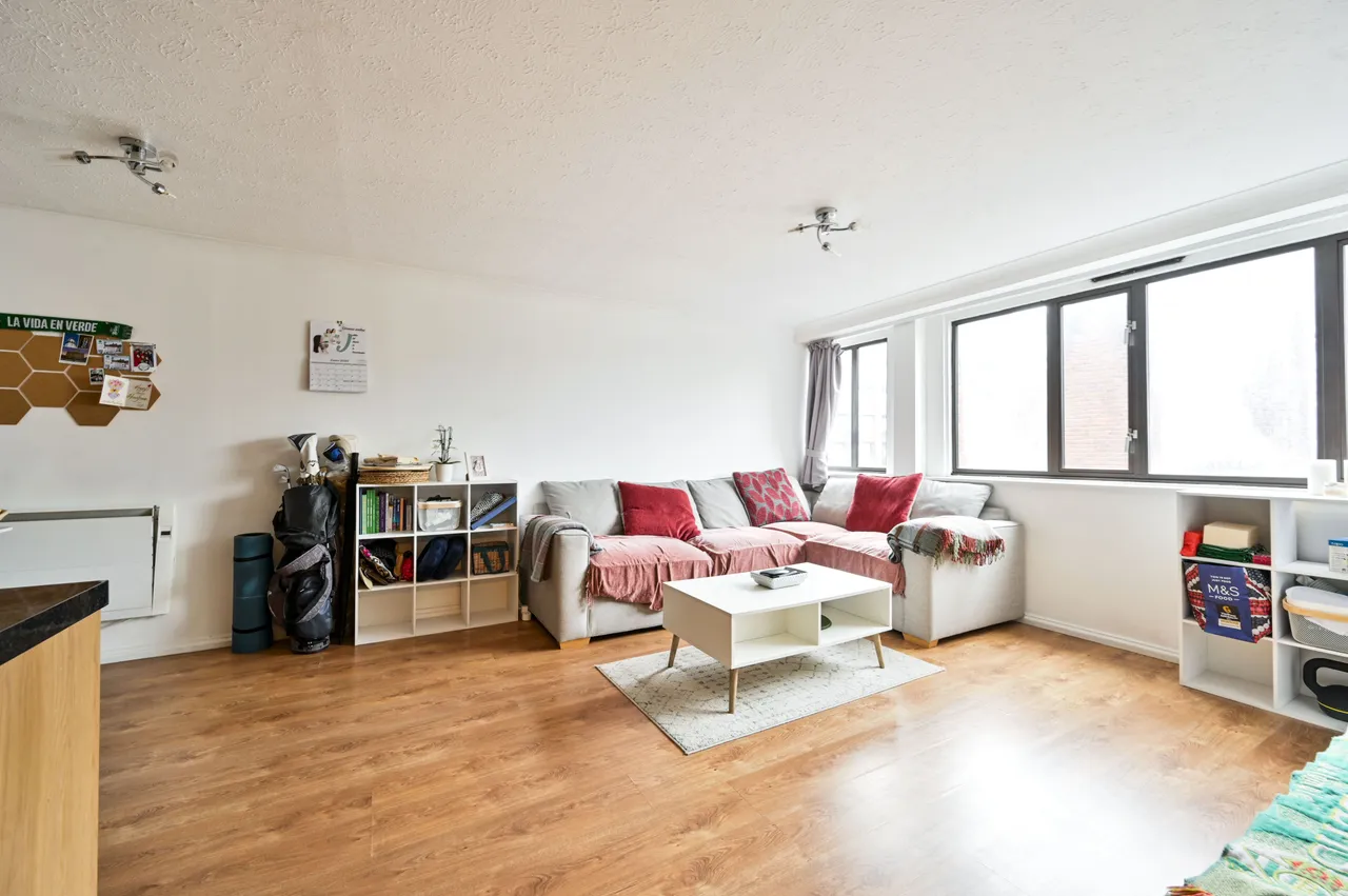 2 bed flat to rent, London, SW5