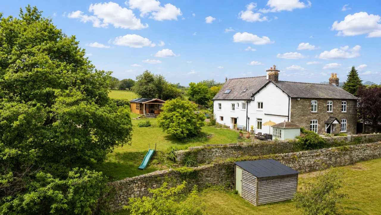 5 bed house for sale, Llangattock, Crickhowell, NP8