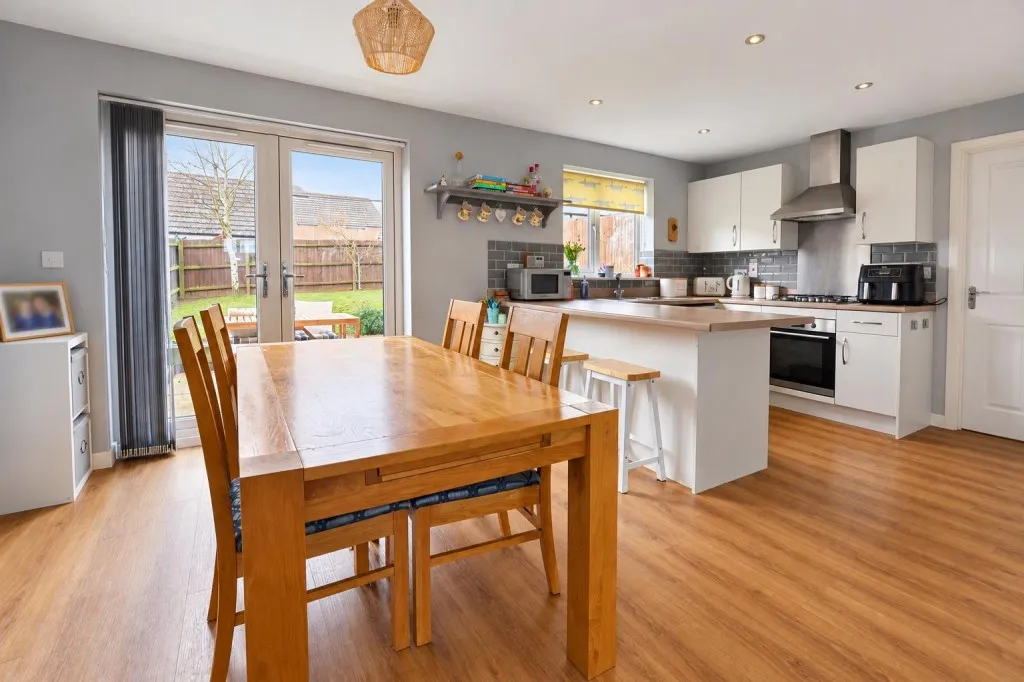 York Way, Harlestone Grange, photo 2