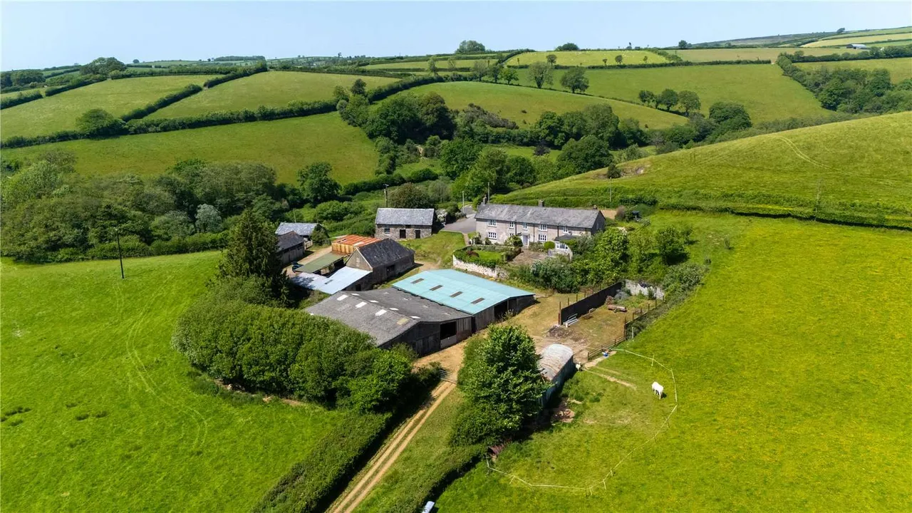 5 bed house for sale — West Anstey, South Molton, Devon, EX36 3PF