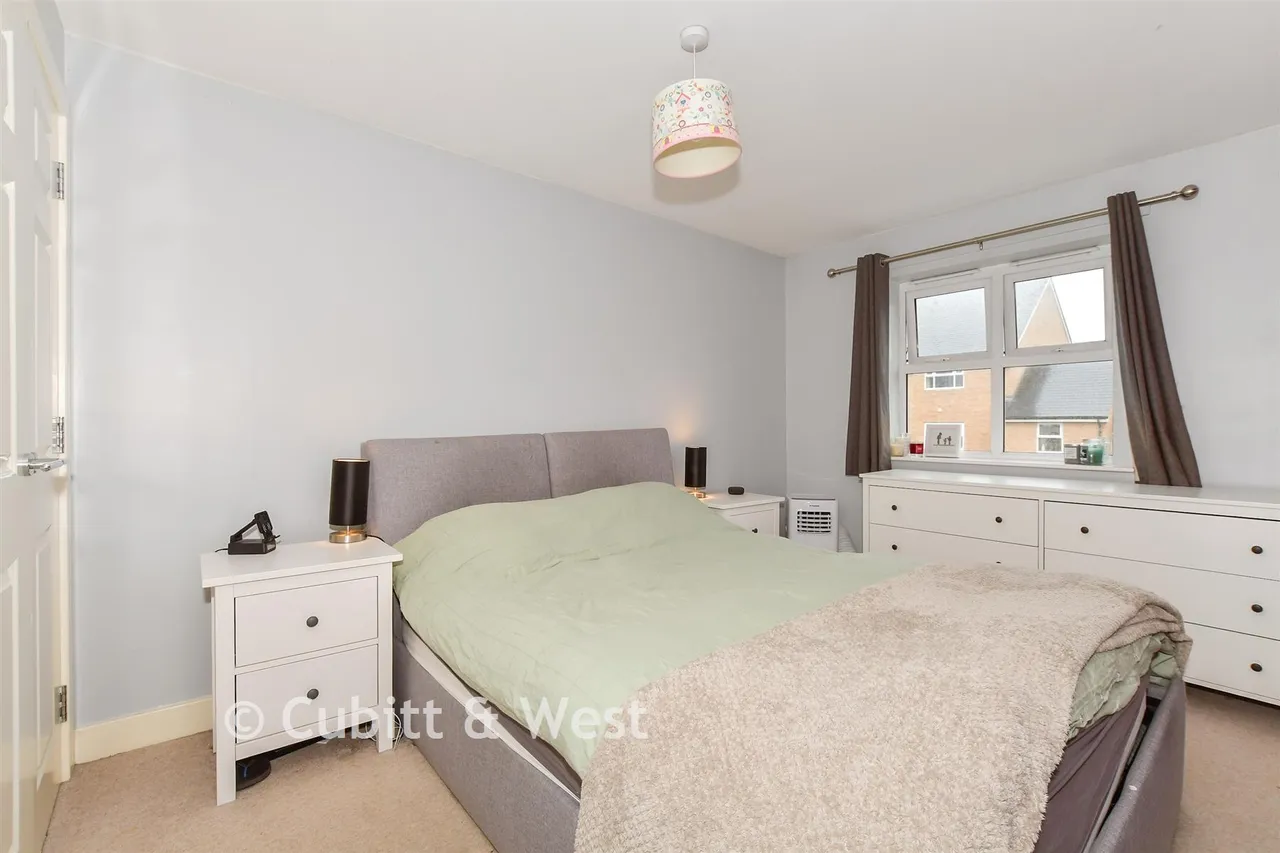 Olive Close, Horsham, RH12, photo 10
