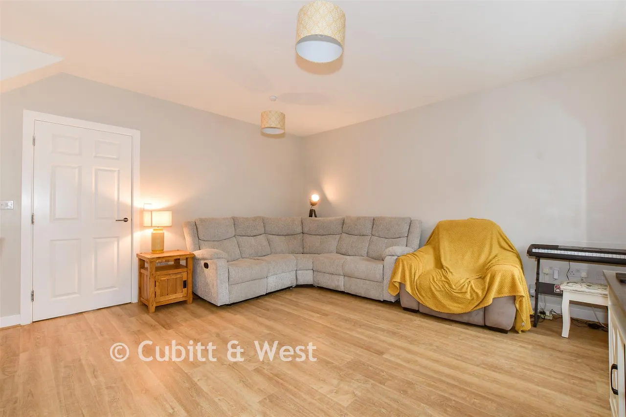 Olive Close, Horsham, RH12, photo 5