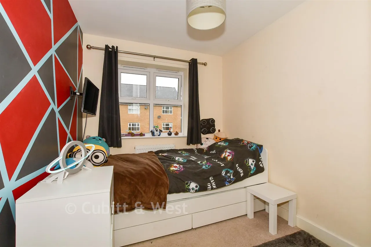 Olive Close, Horsham, RH12, photo 12