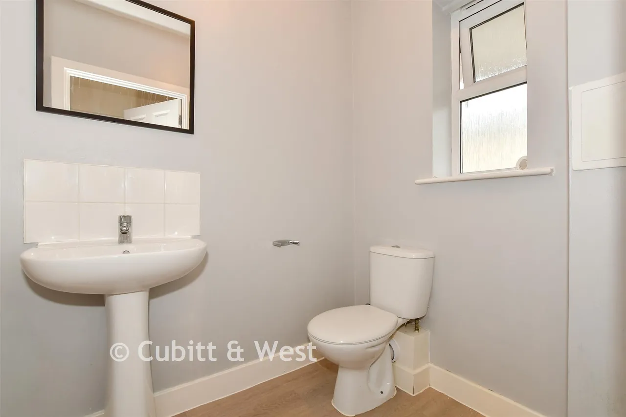 Olive Close, Horsham, RH12, photo 8