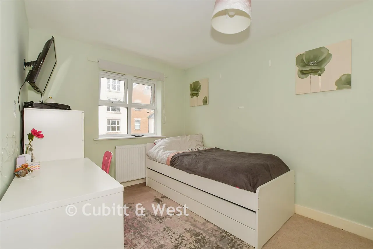Olive Close, Horsham, RH12, photo 11