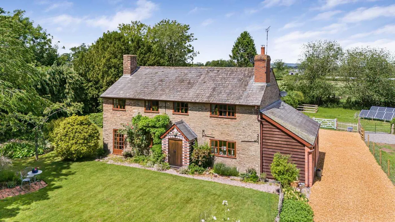 4 bed house for sale — White House with approx 3 acres, Ledgemoor, Weobley, Herefordshire