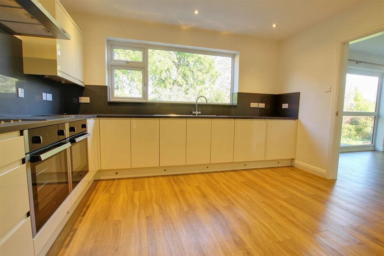 Bishop Burton Road, Cherry Burton, Beverley, photo 3
