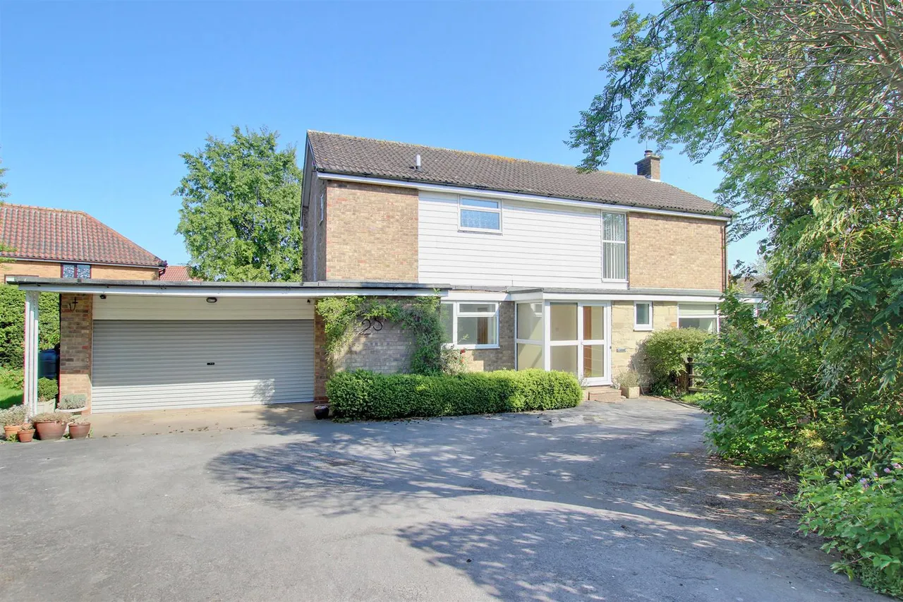 4 bed house for sale — Bishop Burton Road, Cherry Burton, Beverley