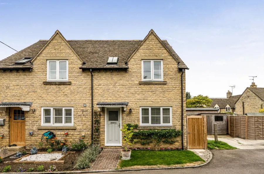 3 bed house for sale, Chestnut View, Alvescot, OX18