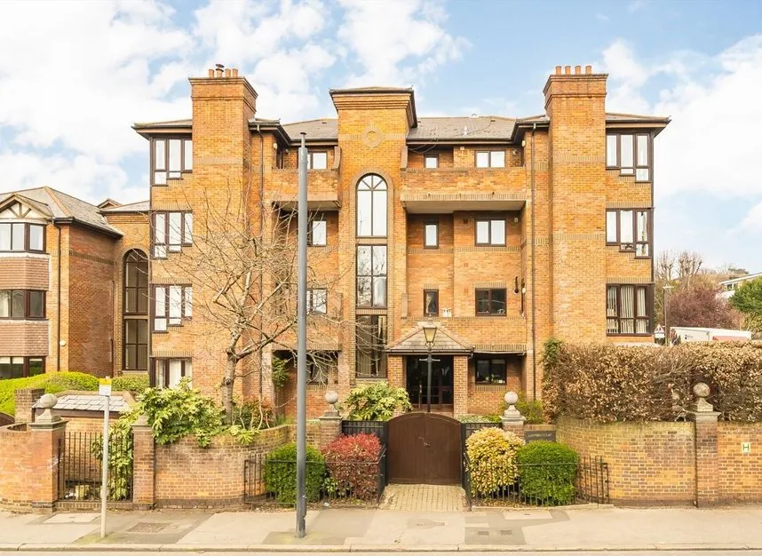 2 bed flat to rent, Worple Road, Wimbledon, SW20