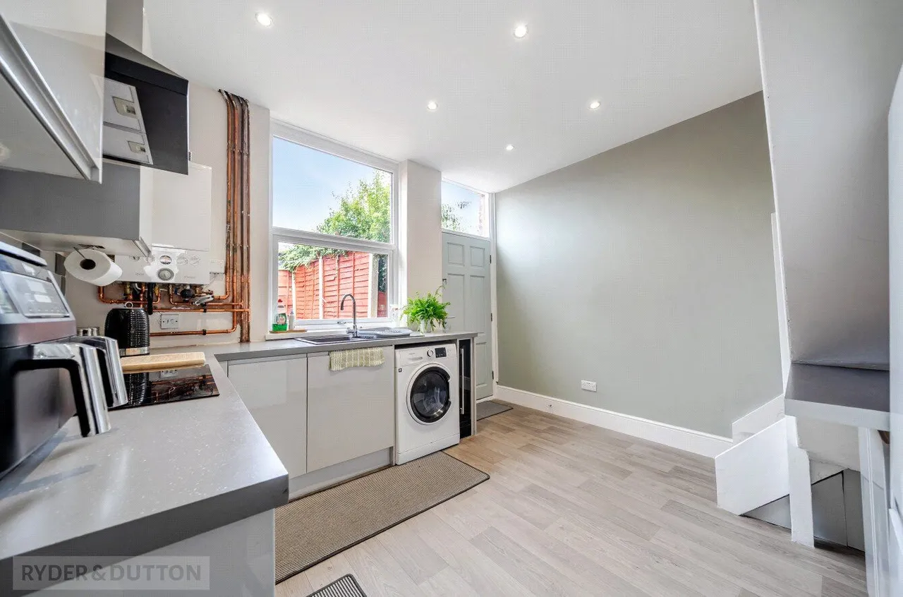 Lewis Street, Shaw, OL2, photo 5