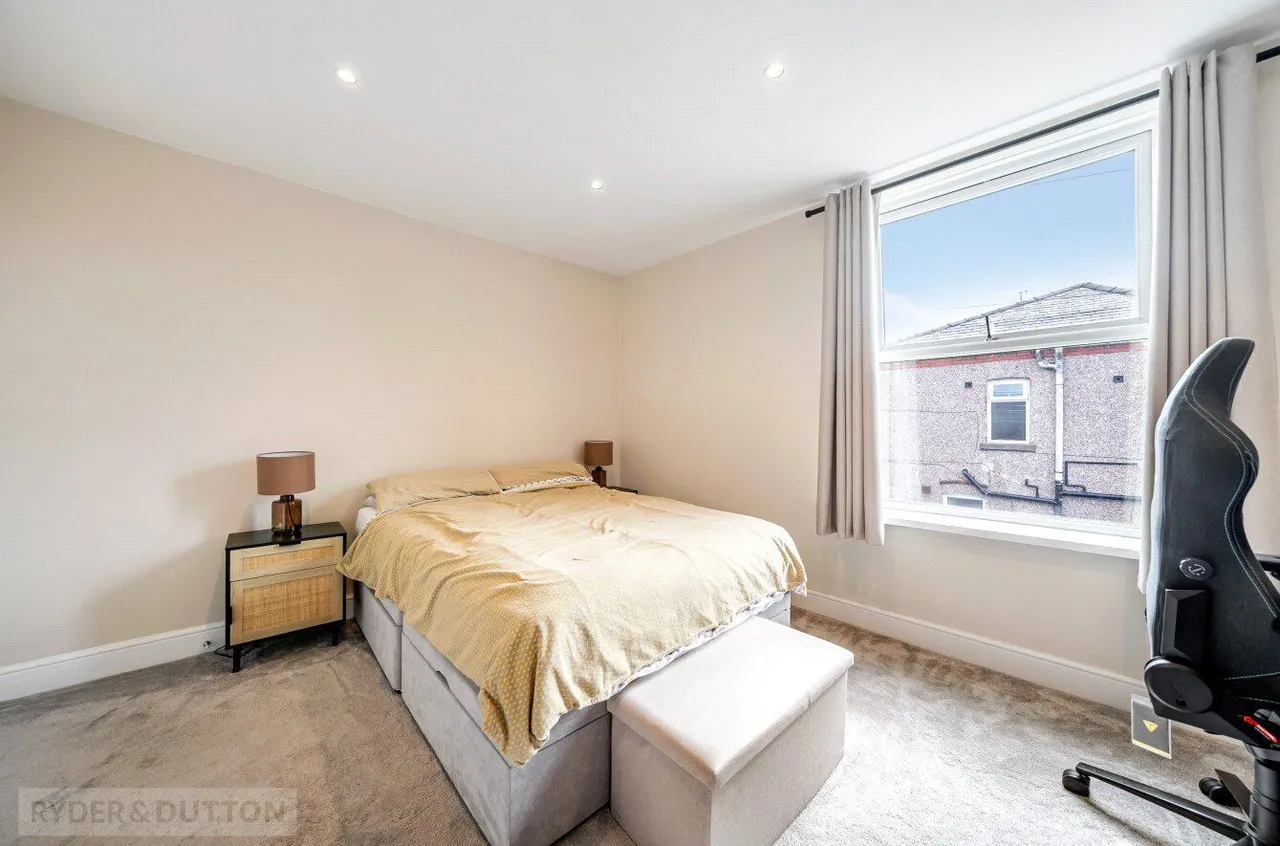 Lewis Street, Shaw, OL2, photo 10