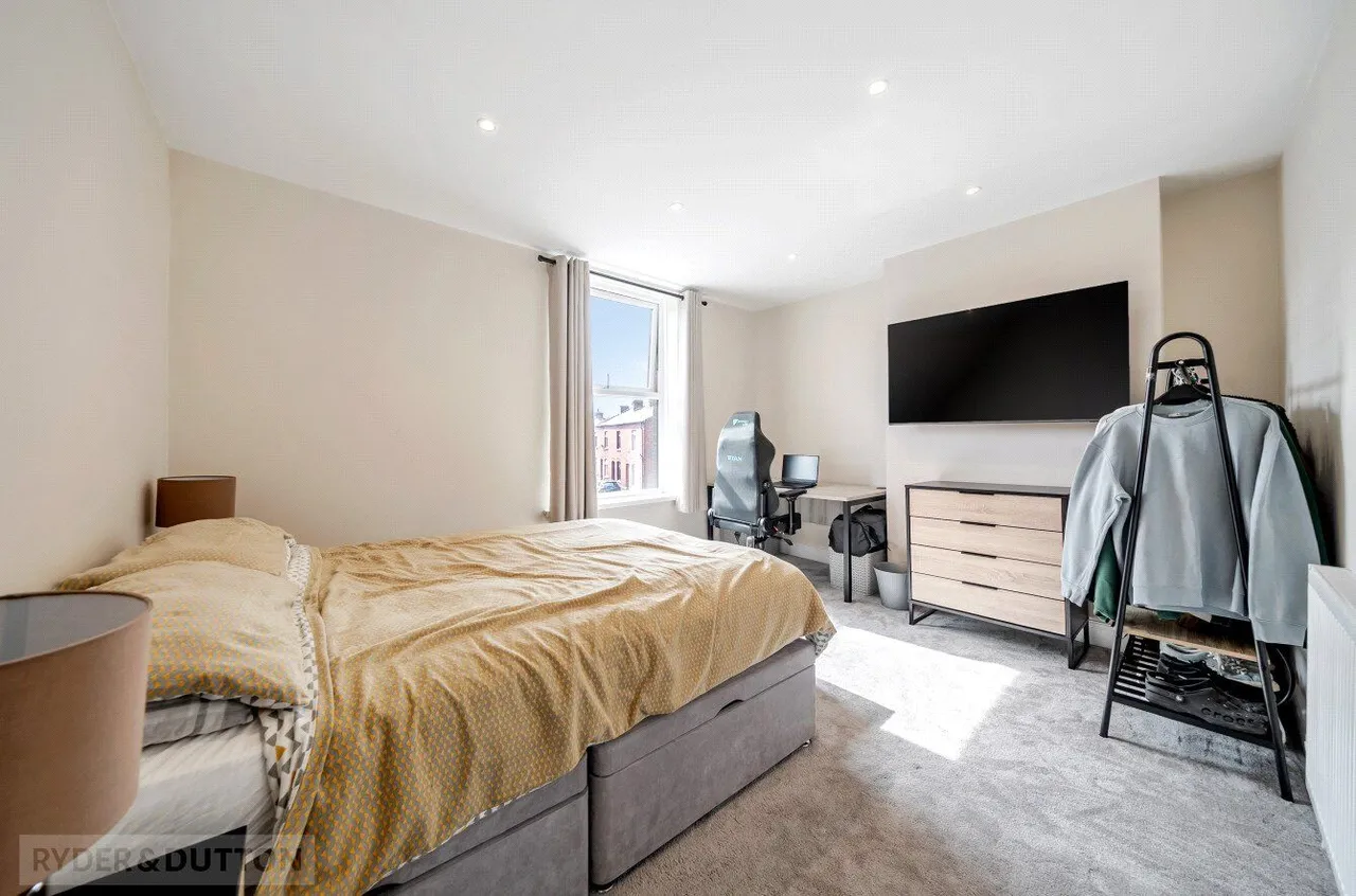 Lewis Street, Shaw, OL2, photo 9