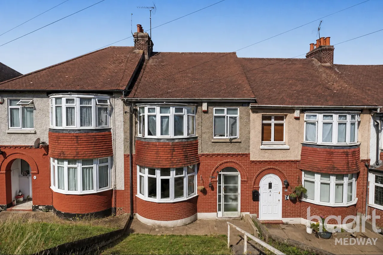 3 bed house for sale, Howard Avenue, Rochester, ME1