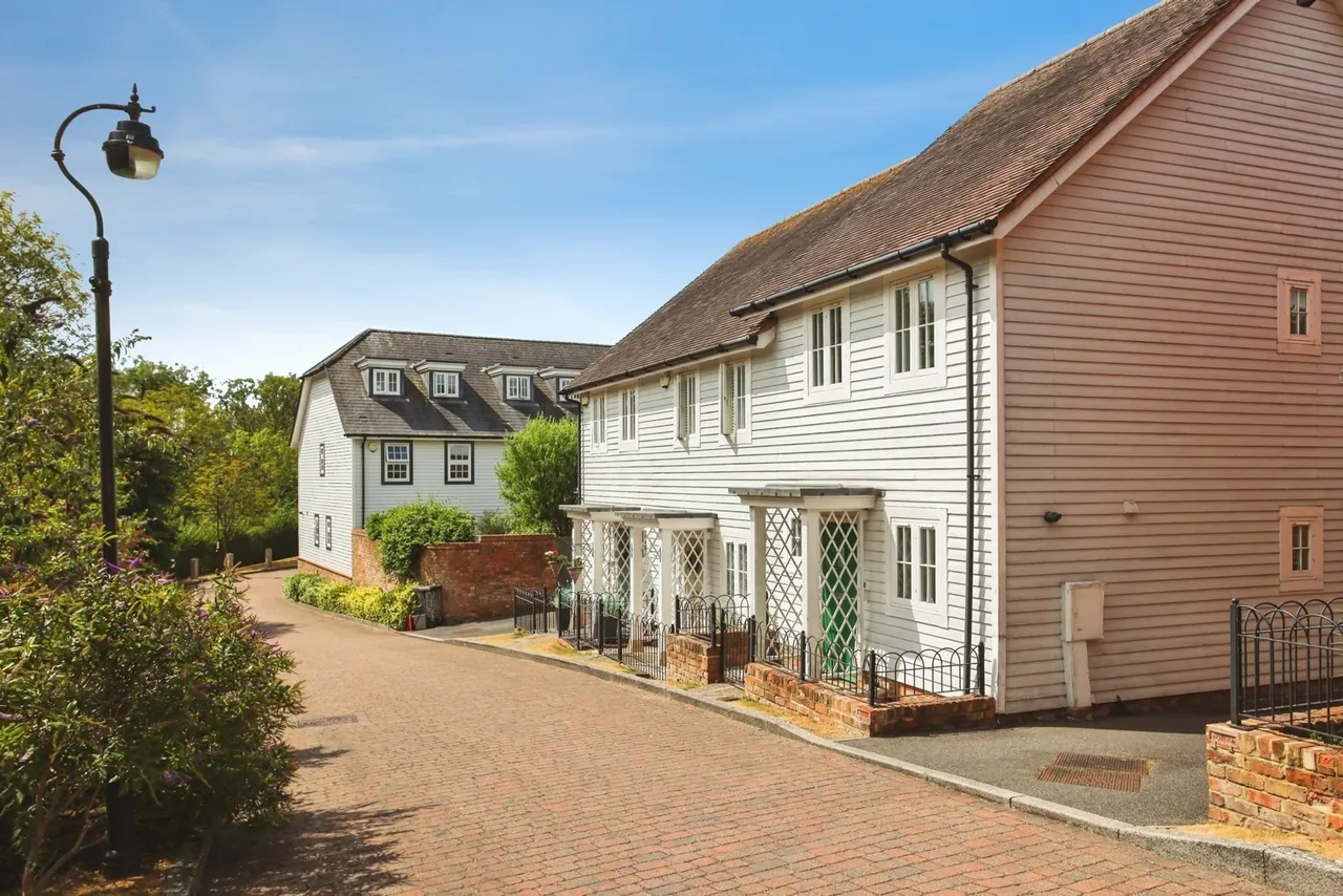 Lower St. Marys, Ticehurst, TN5, photo 8