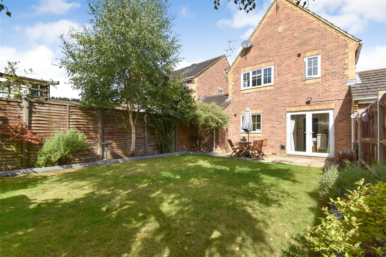 Fontwell Close, Aldershot, Hampshire, GU12 4XE, photo 14