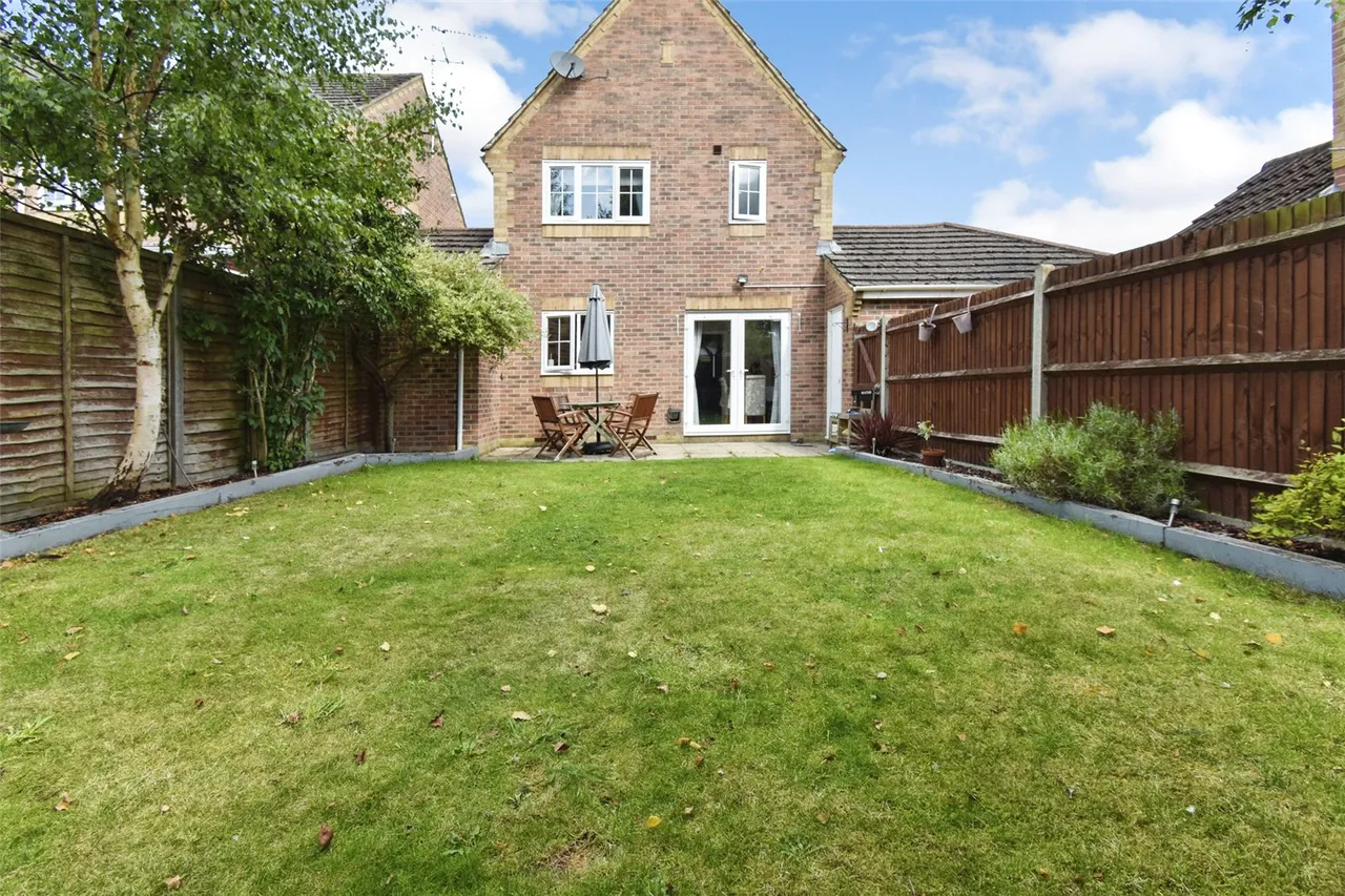 Fontwell Close, Aldershot, Hampshire, GU12 4XE, photo 15
