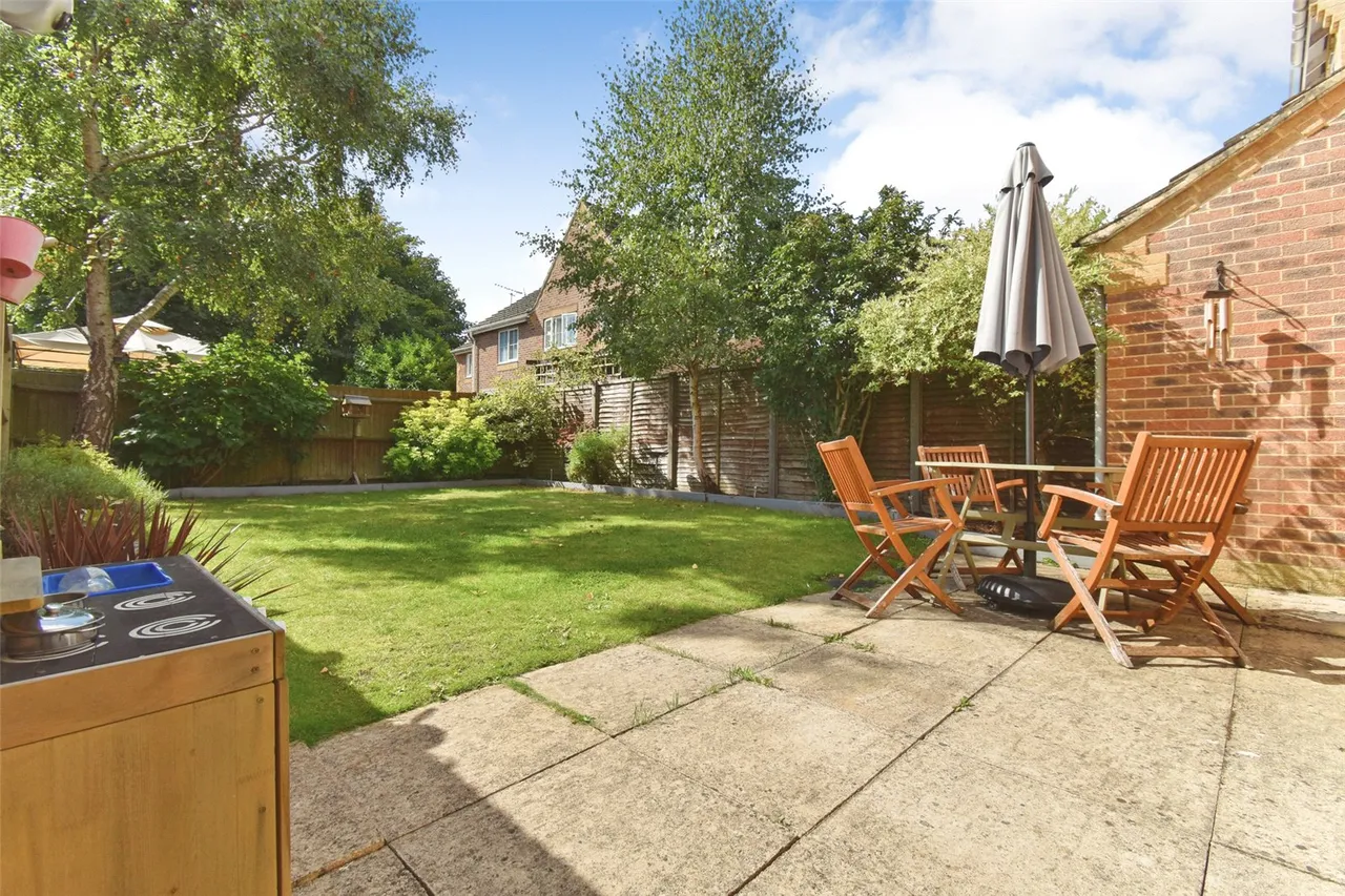 Fontwell Close, Aldershot, Hampshire, GU12 4XE, photo 4