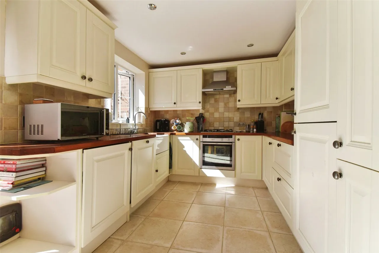 Fontwell Close, Aldershot, Hampshire, GU12 4XE, photo 6