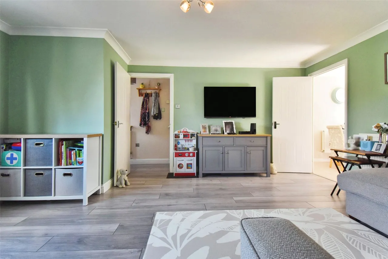 Fontwell Close, Aldershot, Hampshire, GU12 4XE, photo 5