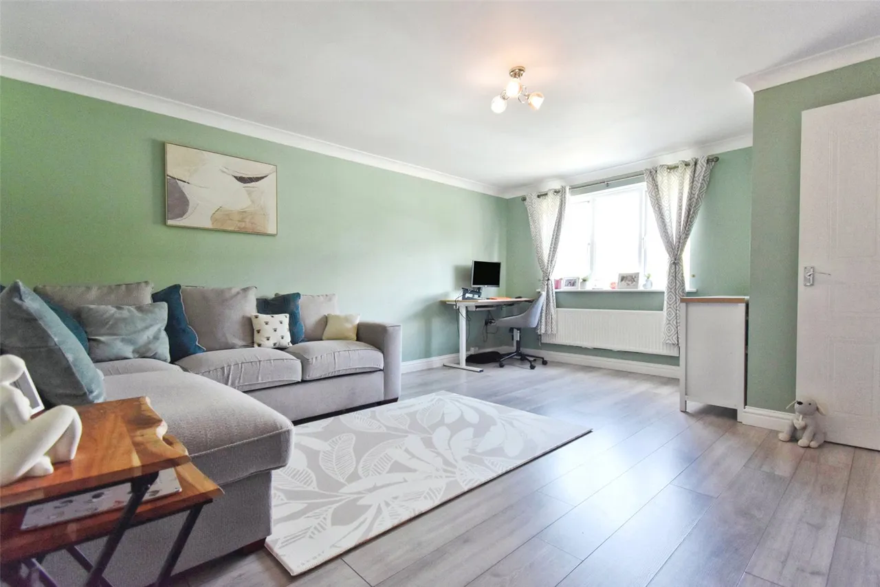 Fontwell Close, Aldershot, Hampshire, GU12 4XE, photo 2