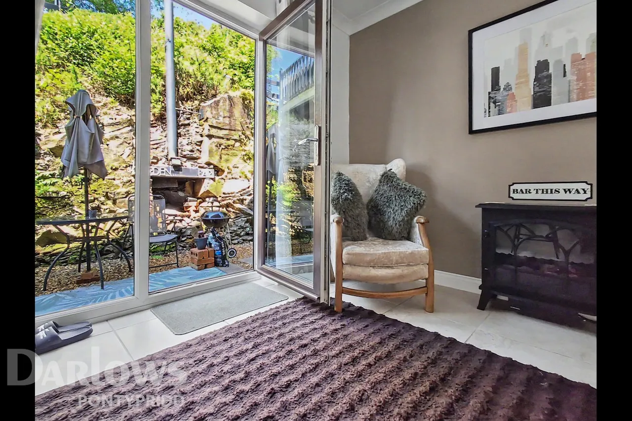 Glyntaff Road, Pontypridd, photo 11