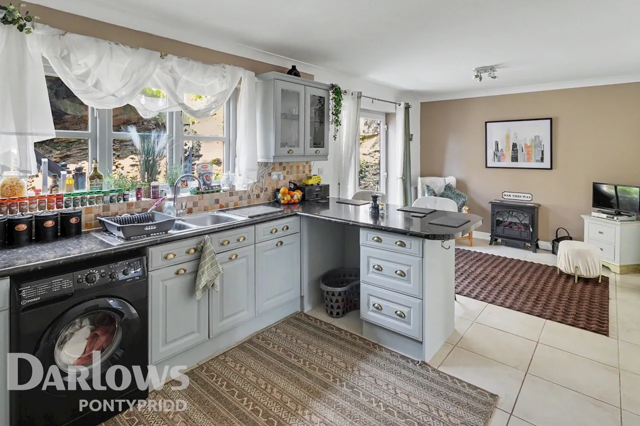 Glyntaff Road, Pontypridd, photo 12