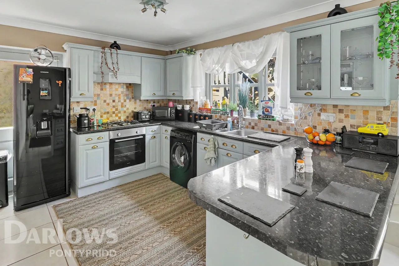 Glyntaff Road, Pontypridd, photo 8